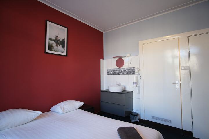 Room 11 of 82