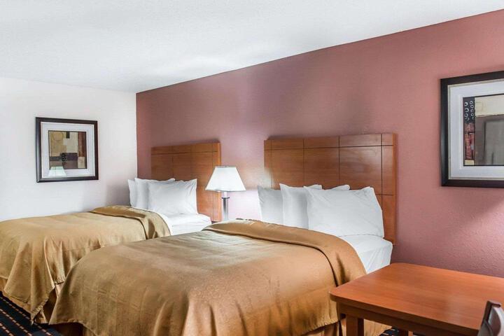 2 Double Beds (7 of 12)
