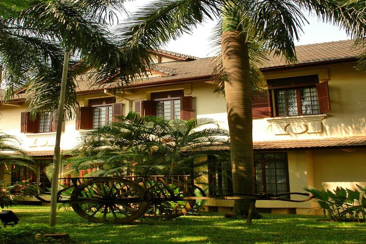 Hotel Exterior 42 of 43