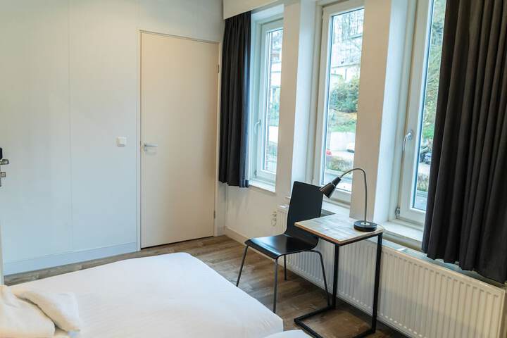 Room 13 of 99