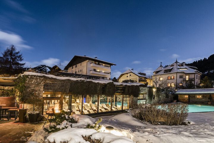 Hotel Exterior 148 of 153