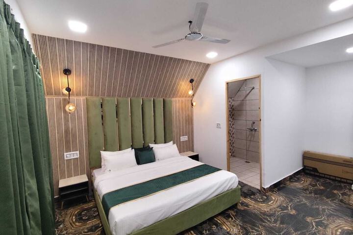 Room 7 of 30