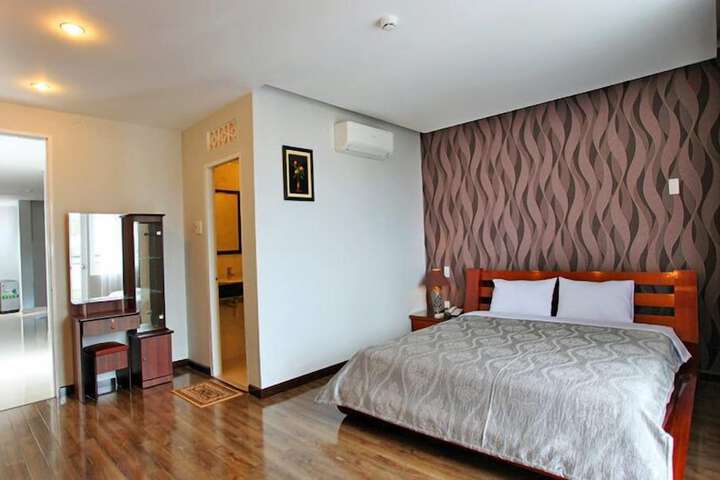 Room 6 of 27