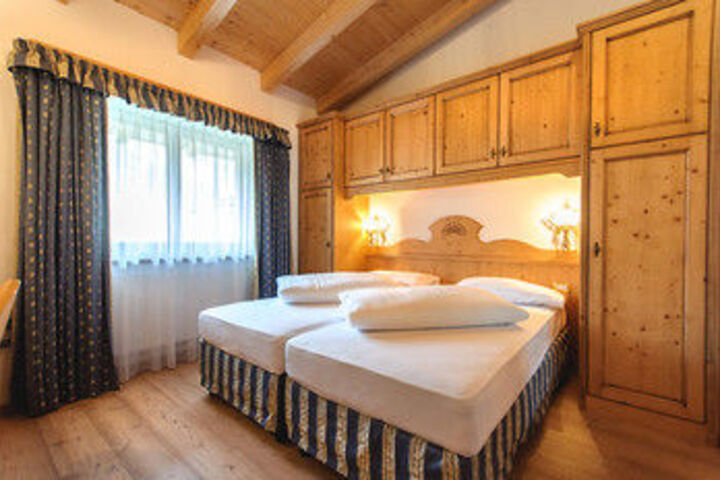 Room 6 of 20