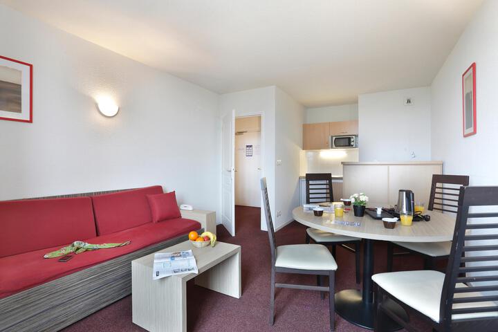 Room 6 of 18