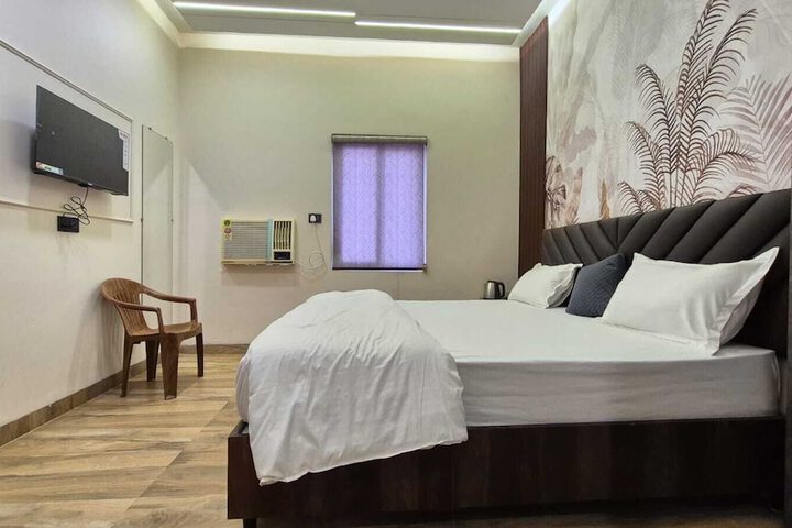 Room 5 of 10