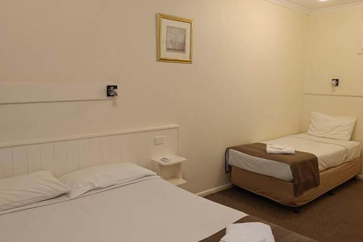 Room 6 of 8