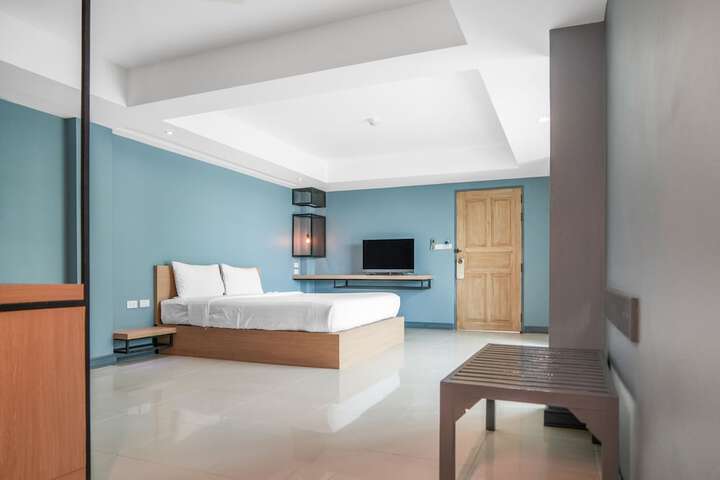 Room 12 of 28