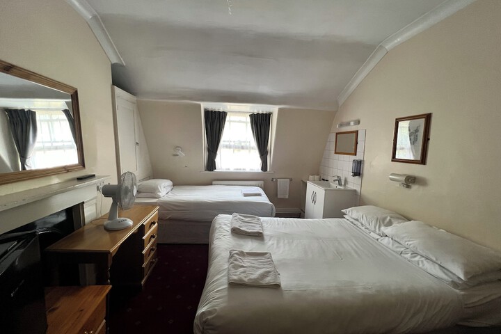 Room 8 of 89