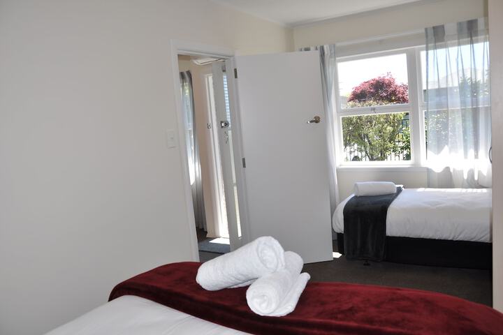 Room 5 of 80