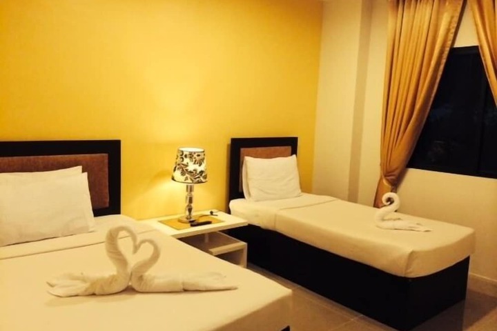 Room 4 of 10