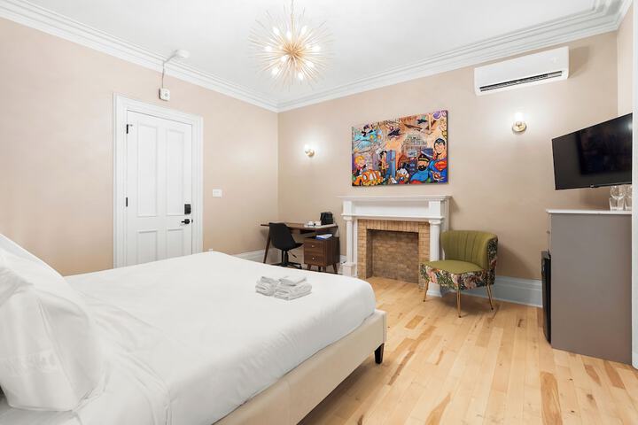 Room 30 of 83