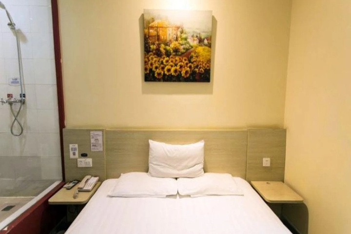 Room 6 of 14