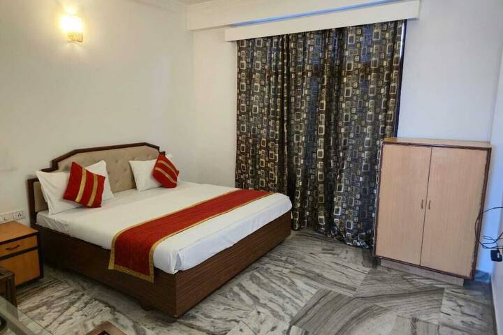 Room 10 of 21