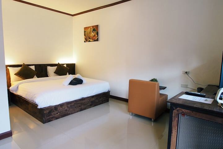Room 4 of 80