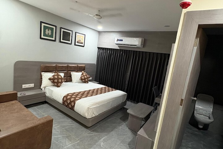 Room 6 of 15