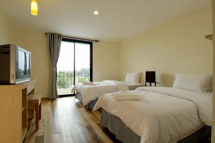 Room 9 of 18