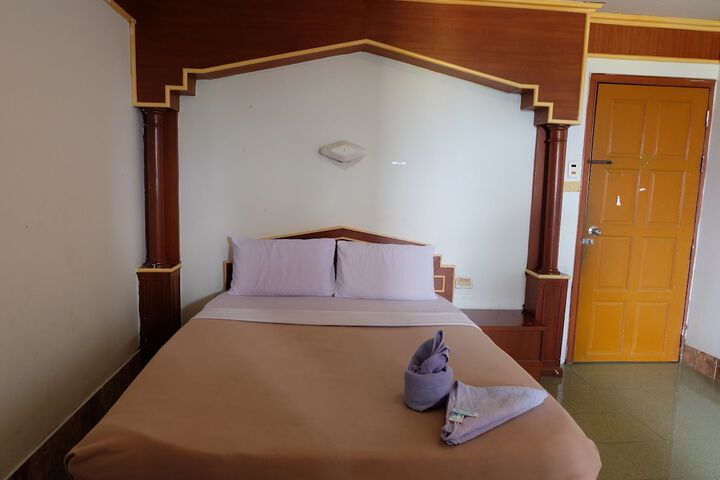 Room 5 of 20