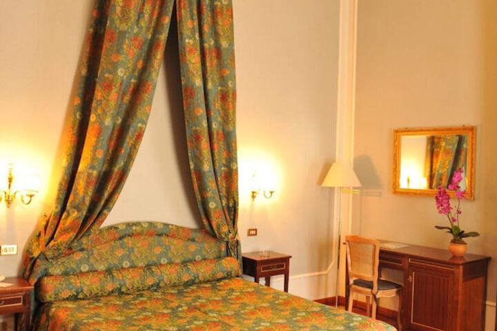 Room 17 of 49