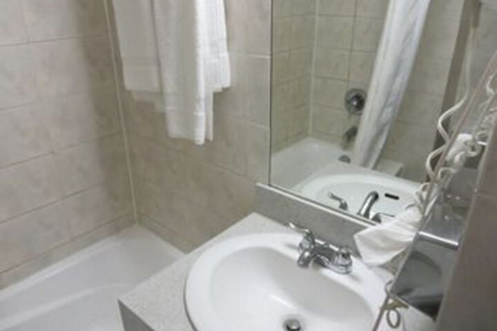 Room 3 of 20