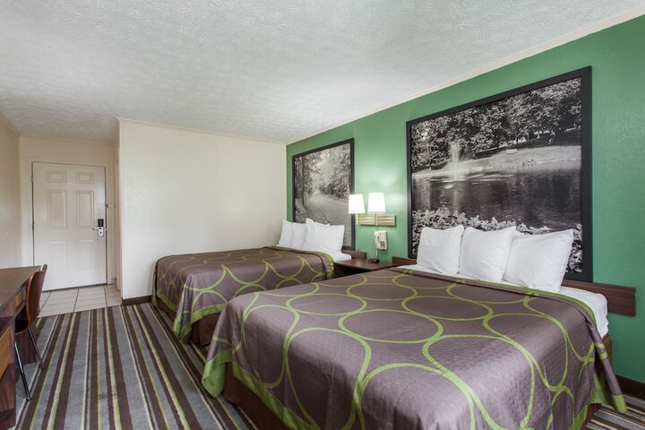 2 Queen Beds (6 of 13)