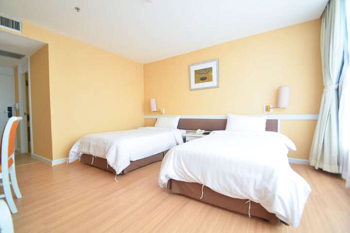 Room 15 of 76