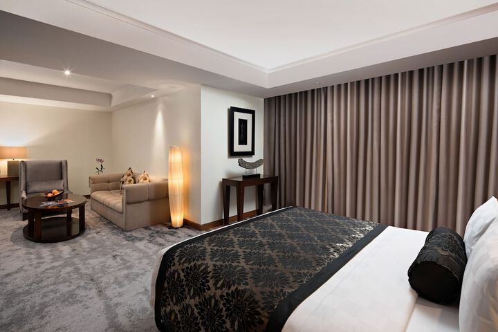 Room 12 of 77