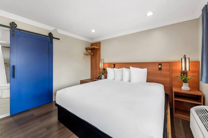 Room 33 of 71