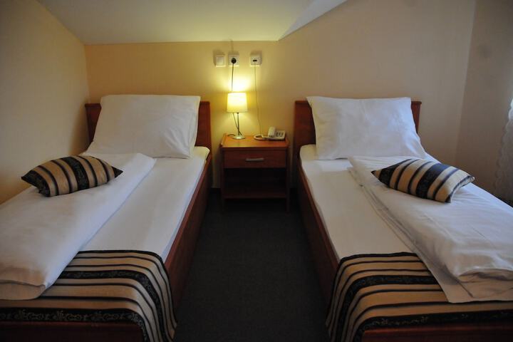 Room 8 of 27