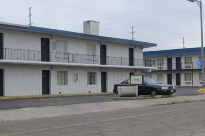 Exterior of Inn Towne Motel