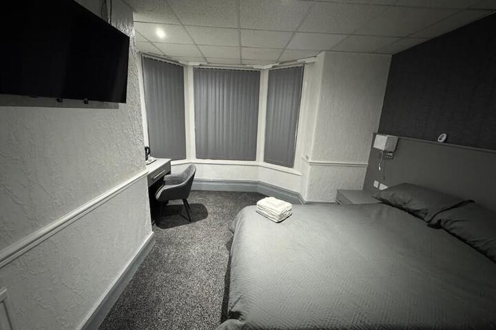 Room 7 of 14