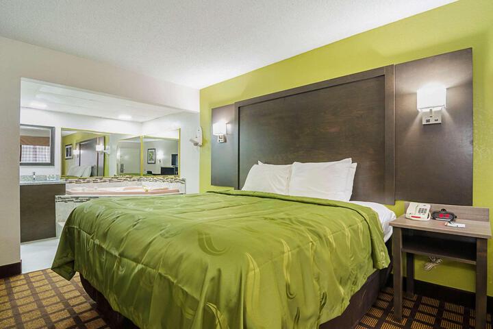 1 King Bed (6 of 8)