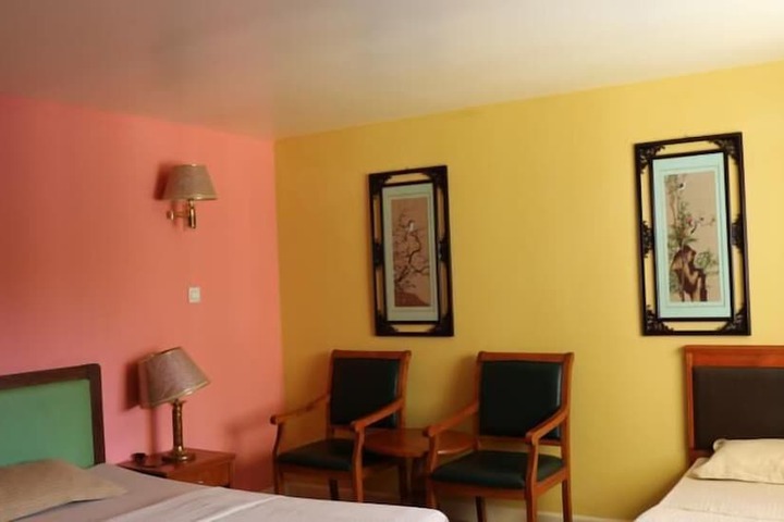 Room 9 of 16