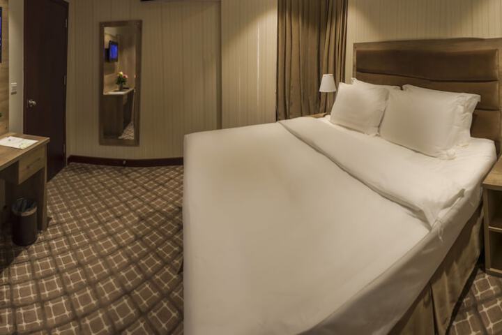 Room 19 of 114