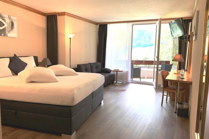 Room 16 of 40