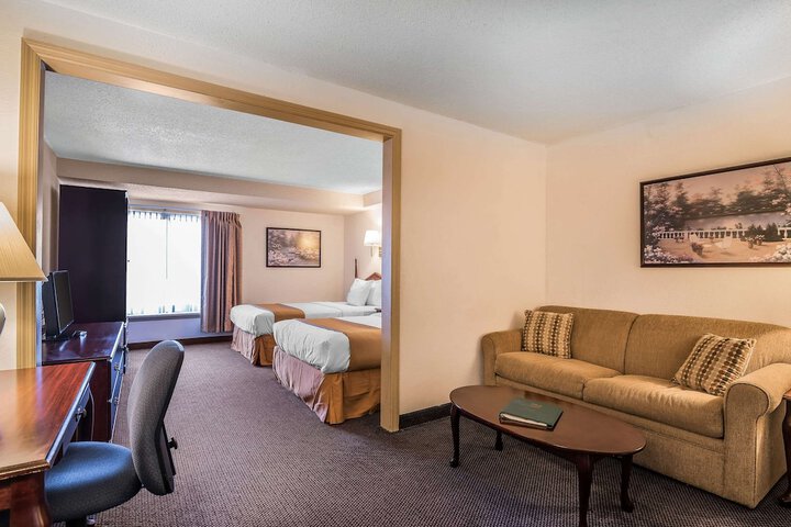 Upgrade Business Suite 2 Double Beds (4 of 14)