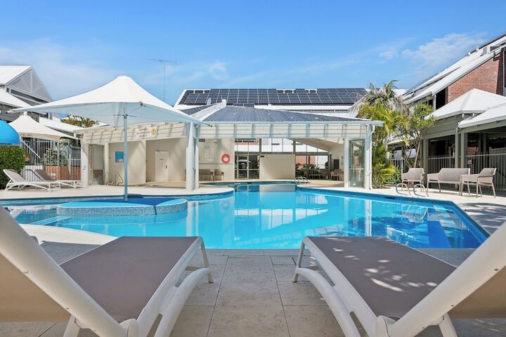 Pool Hotel