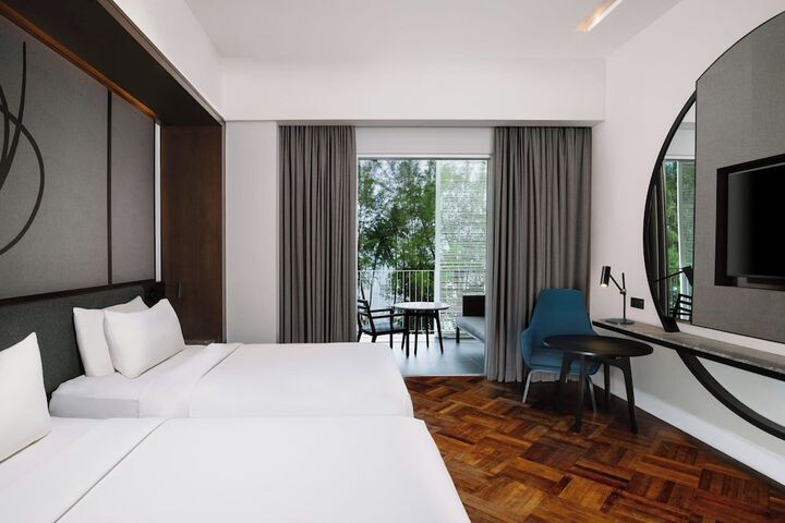 Room 28 of 104