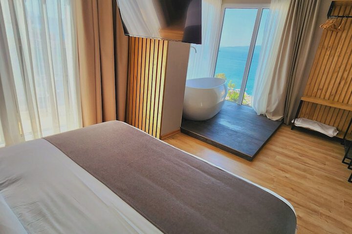 Room 18 of 96