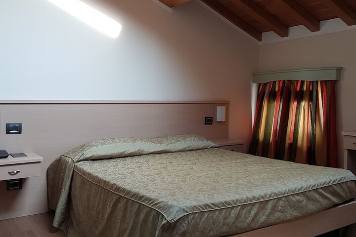 Room 8 of 8