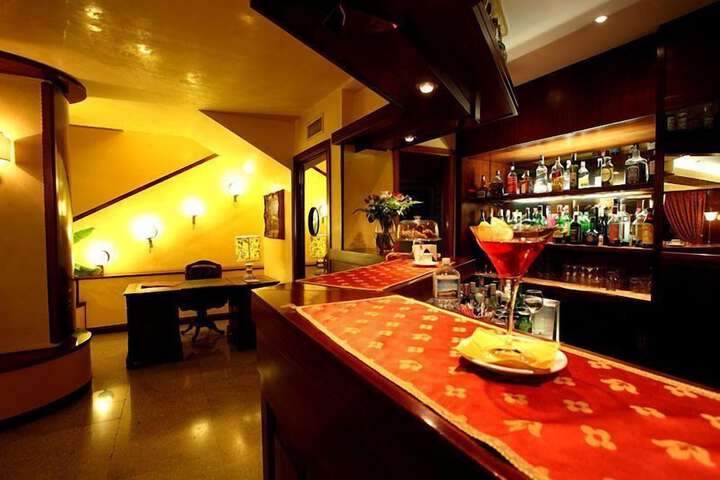 Lounge 51 of 75