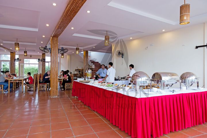 Dining 11 of 21