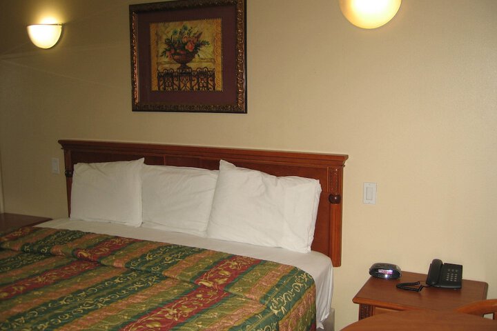 2 Double Beds (7 of 7)