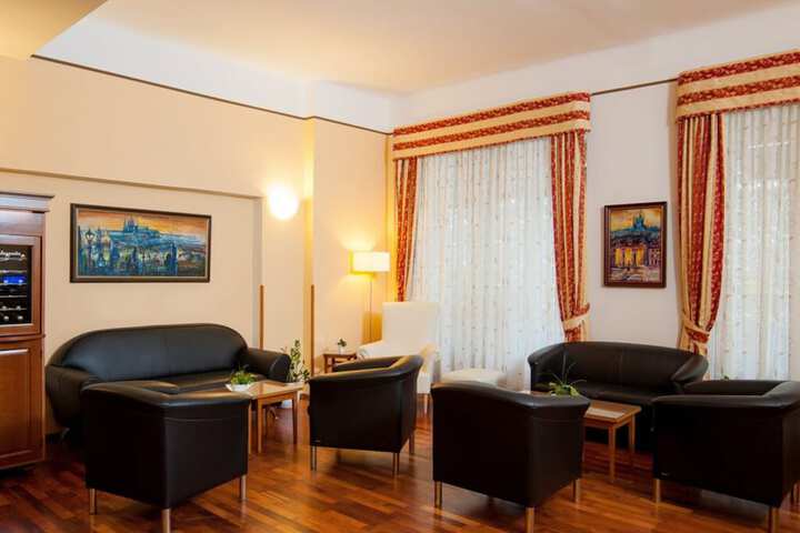 Entrance & Lobby