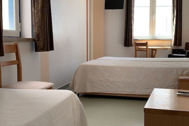 Room 8 of 85