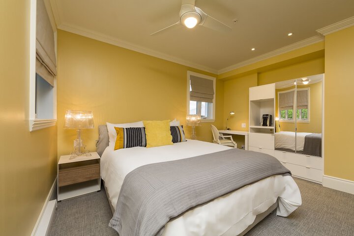 Room 6 of 42