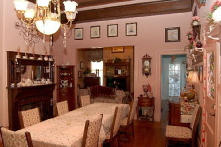 Dining 17 of 68