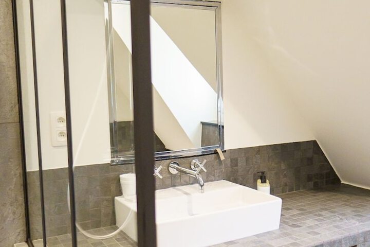Room 37 of 48