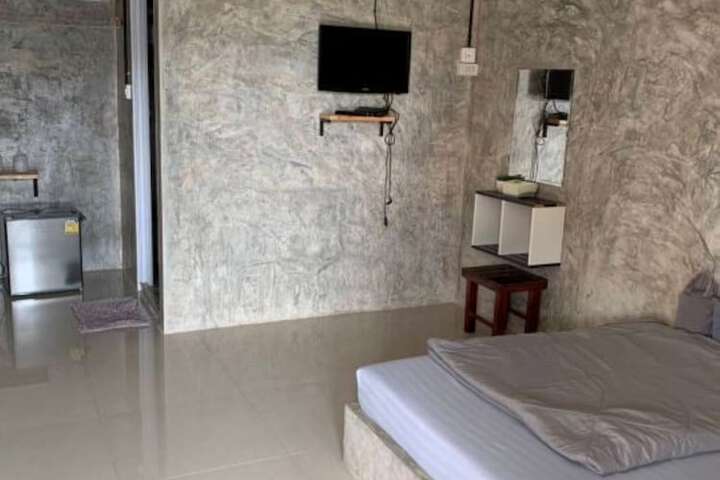 Room 4 of 27