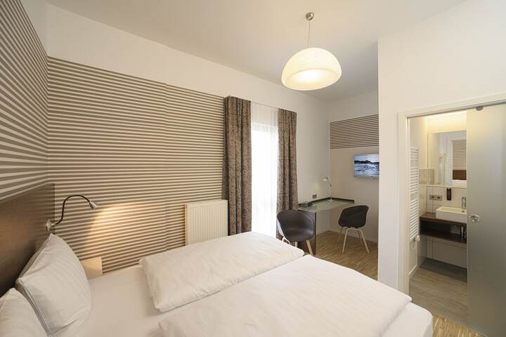 Room 7 of 27